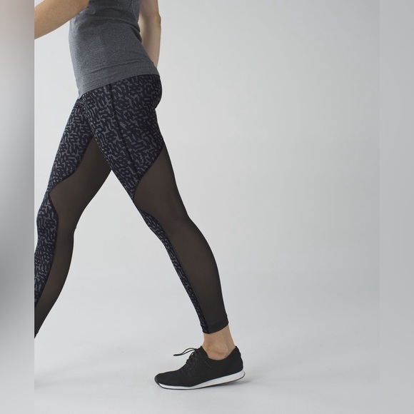 🍋Lululemon Running In The City 7/8 Tight *Full-On Luxtreme - Picture 9 of 14